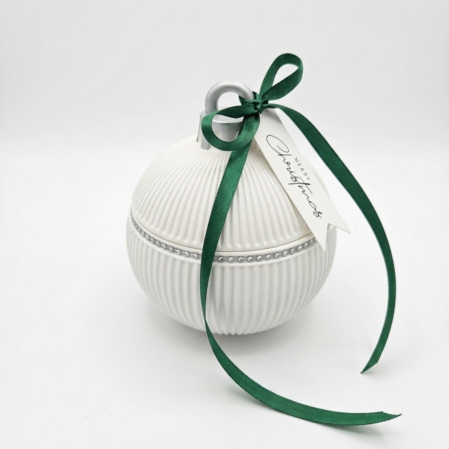 Svíčka Christmas Bauble Elegance - Bílá / Zlatá / Zimní kouzlo